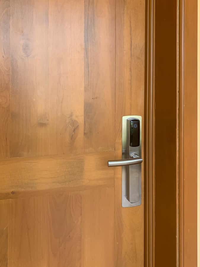 Electronic lock for room hotel door